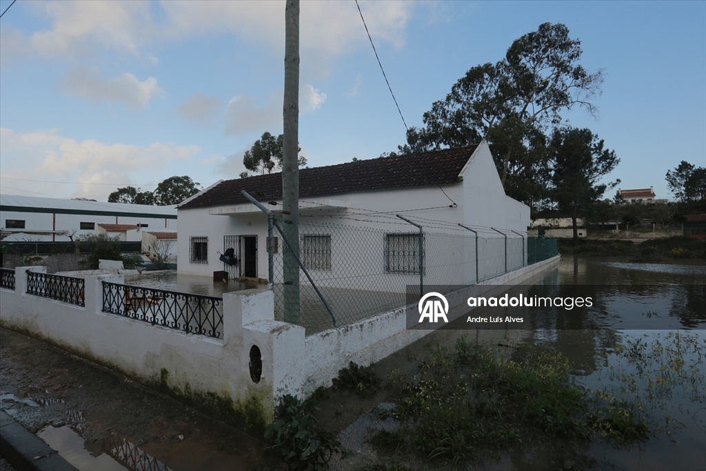 Portekiz'de sel nedeniyle cadde ve sokaklar su altında kaldı