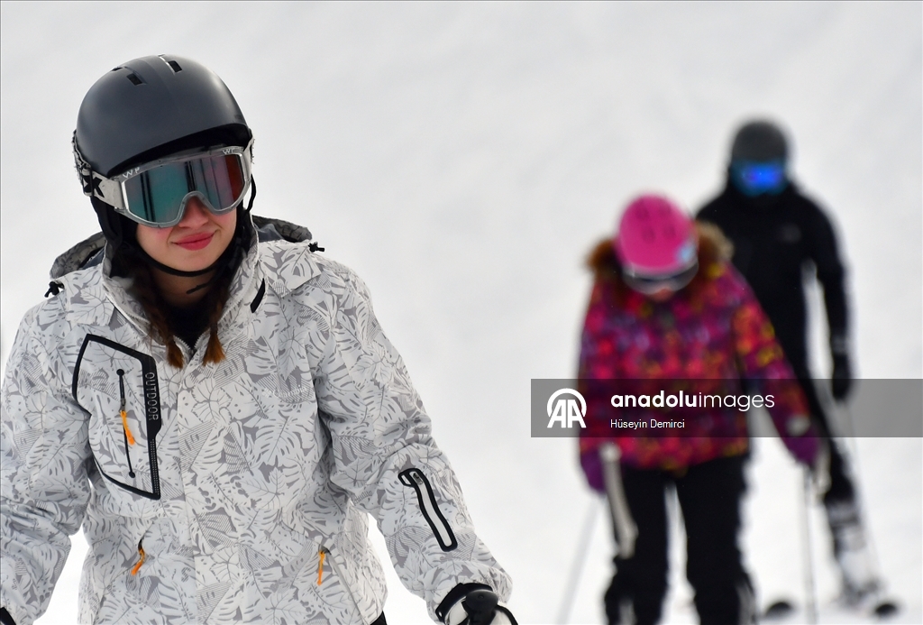 Sarıkamış Kayak Merkezi, kristal karıyla kayakseverleri ağırlıyor 10