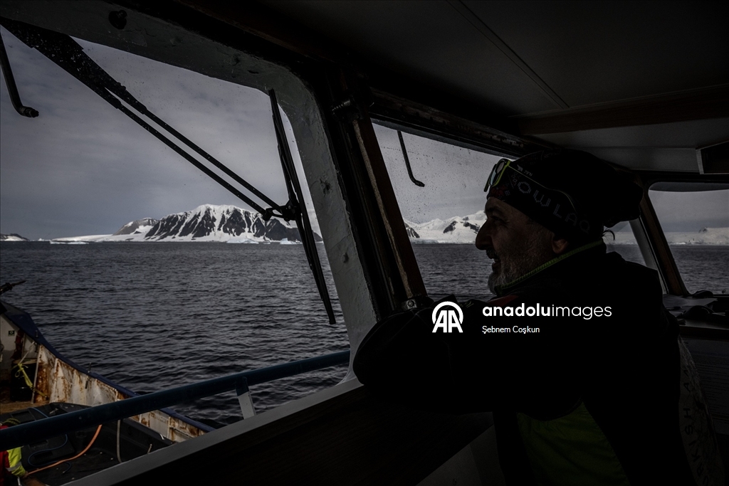 Türk bilim insanları 10. kez Beyaz Kıta’daki evleri Türk Bilimsel Araştırma Kampı'na ulaştı