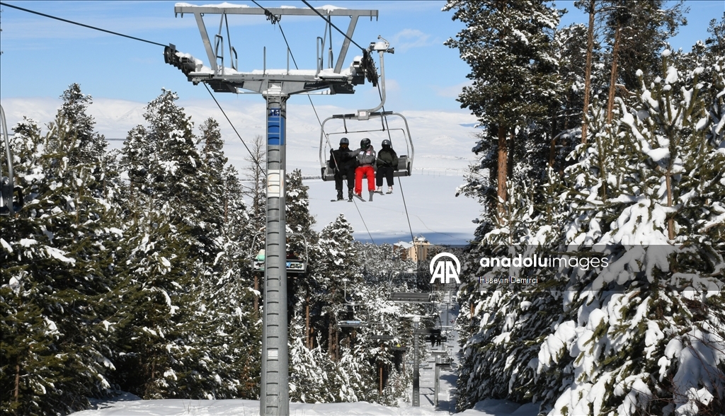 Sarıkamış Kayak Merkezi, kristal karıyla kayakseverleri ağırlıyor 1