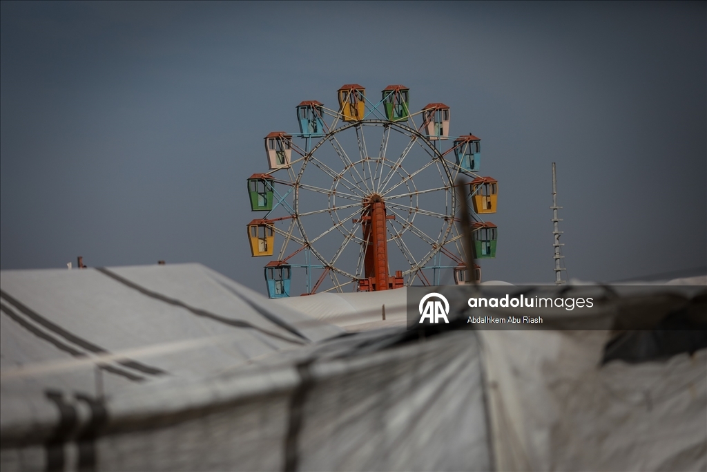 Han Yunus’taki Asda Eğlence Parkı çadır kente dönüştü