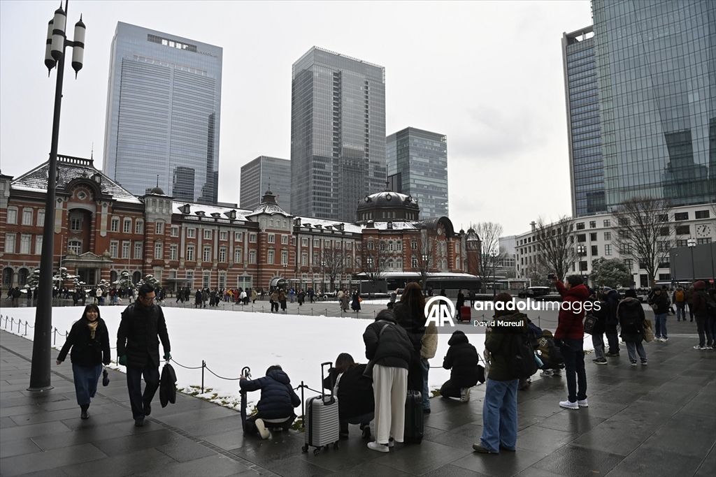 Japonya’nın başkenti Tokyo’da yılın ilk karı yağdı