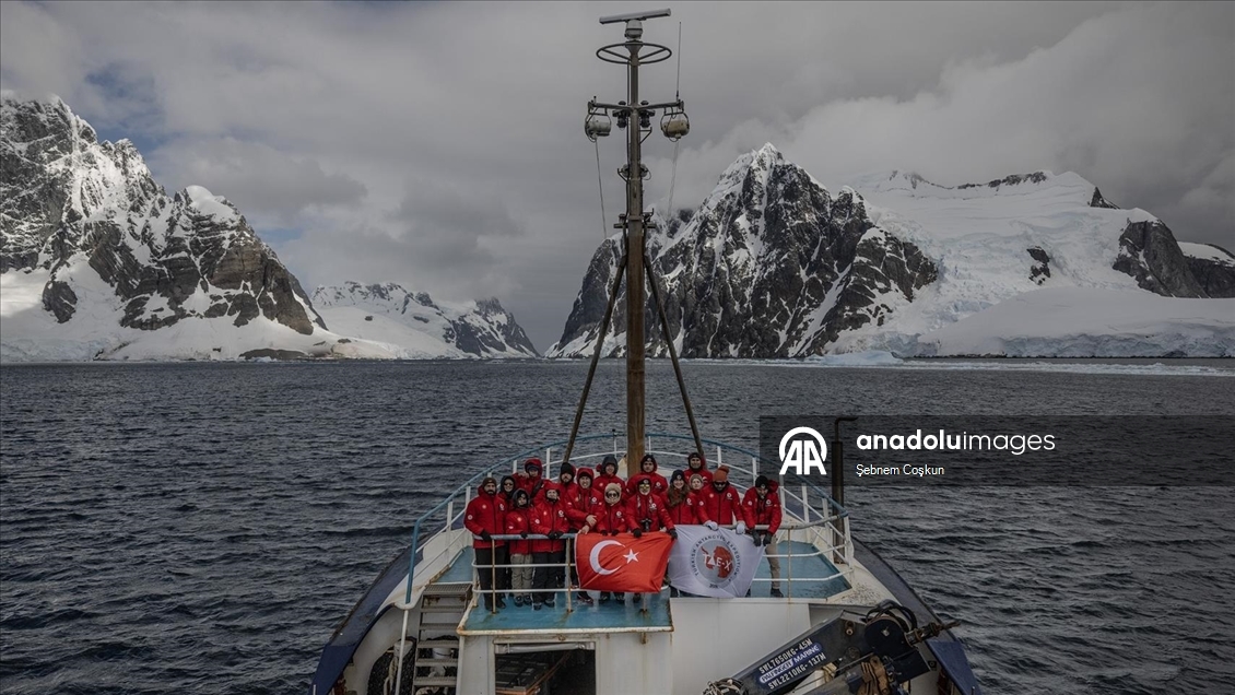 Türk bilim insanları 10. kez Beyaz Kıta’daki evleri Türk Bilimsel Araştırma Kampı'na ulaştı