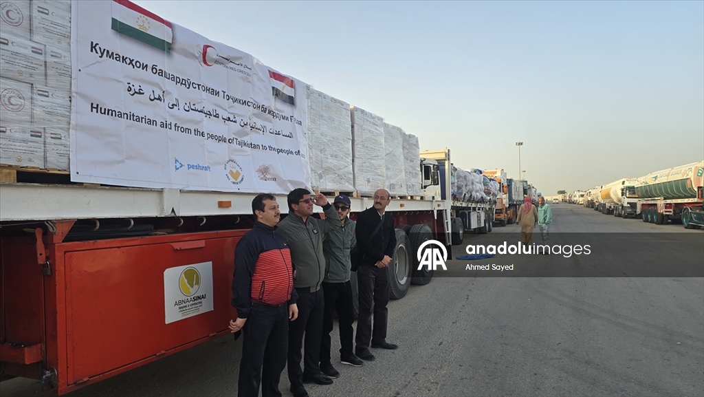 Gazze’ye insani yardım yüklü tırların geçişi sürüyor