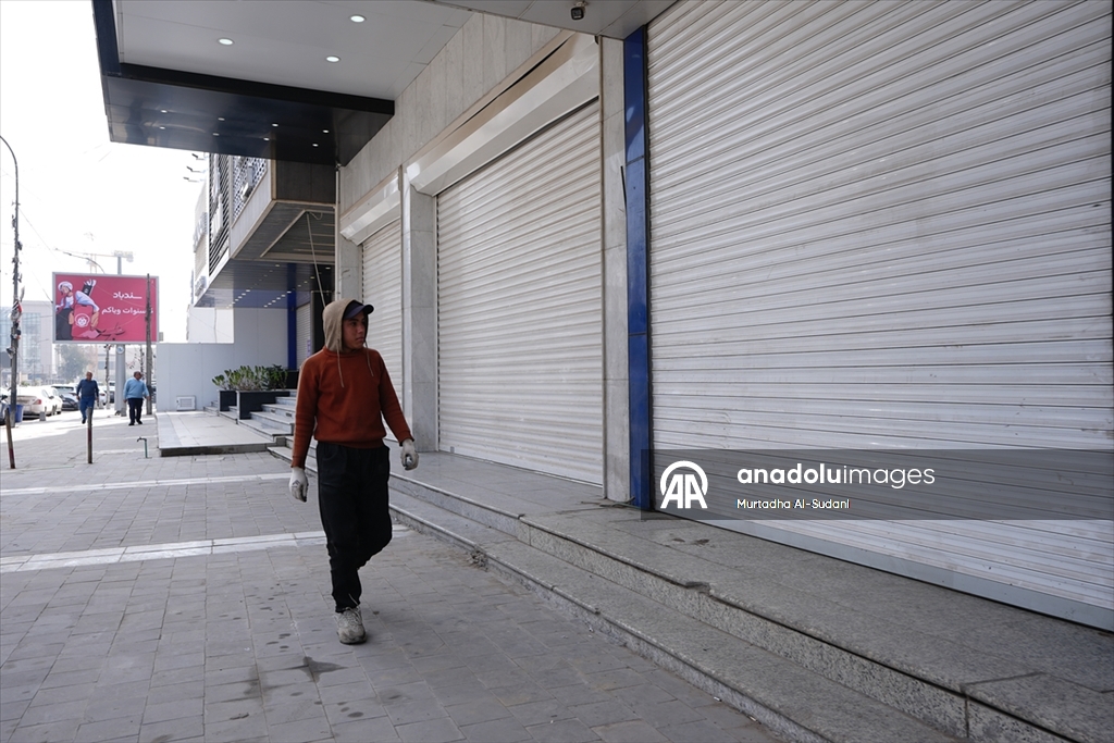 Irak’ın başkenti Bağdat'ta tüccarlar yeni gümrük tarifesini protesto etti