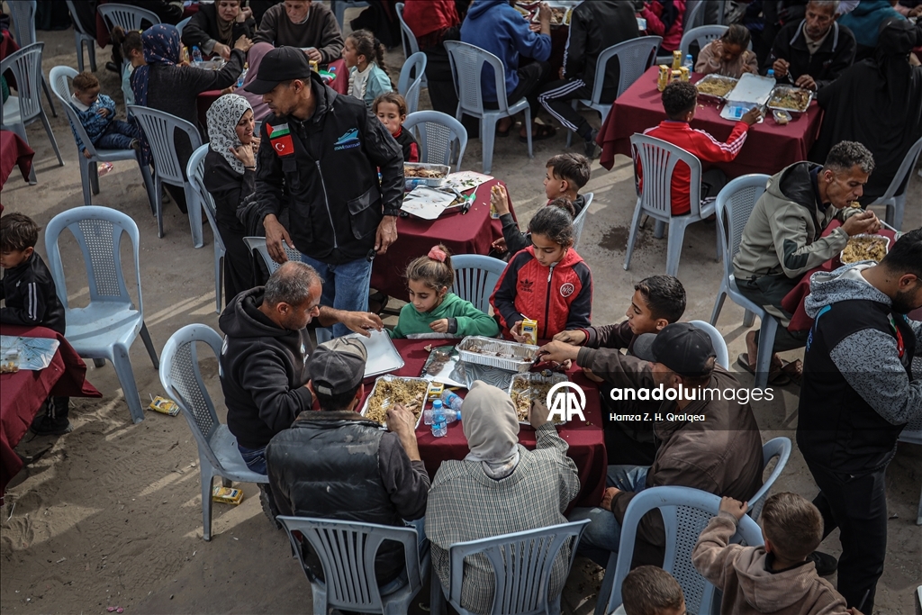 جمعية تركية تفتتح مطبخا خيريا في غزة لتوزيع 10 آلاف وجبة يوميا