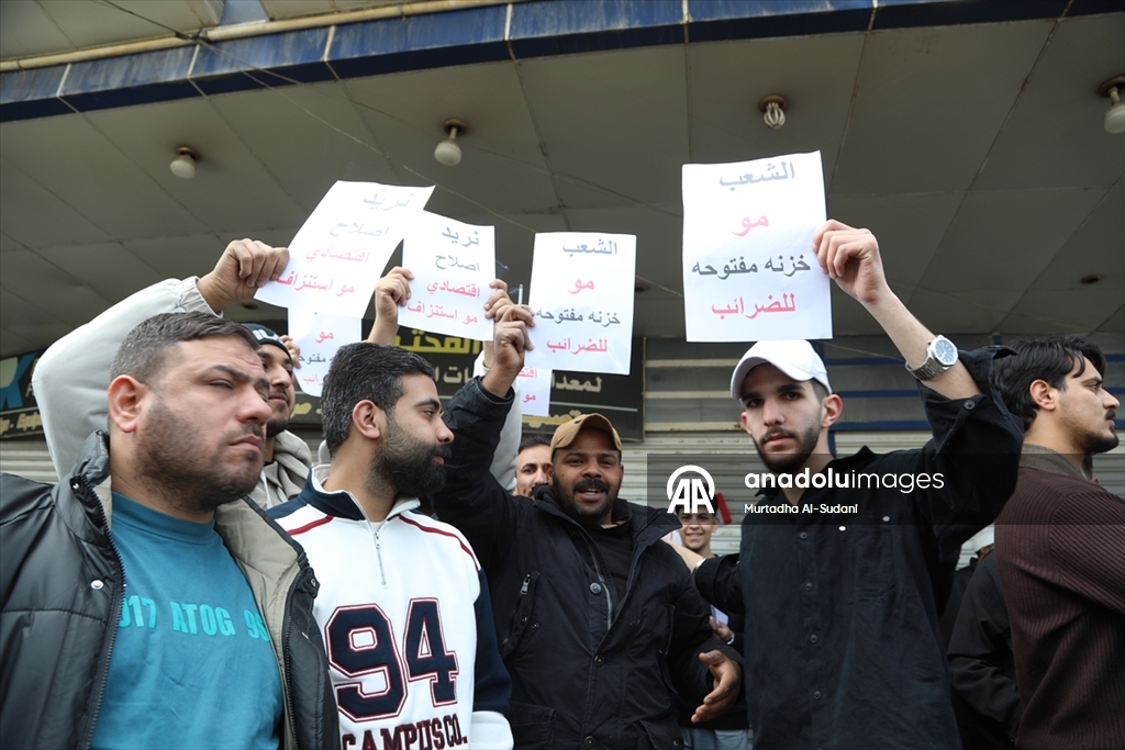 Irak’ın başkenti Bağdat'ta tüccarlar yeni gümrük tarifesini protesto etti