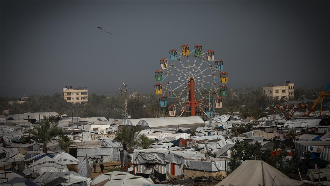 Han Yunus’taki Asda Eğlence Parkı çadır kente dönüştü