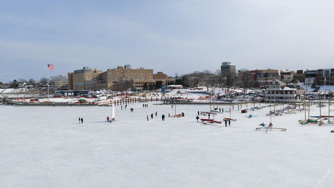 Red Bank’te Navesink Nehri kutup soğuğunun etkisiyle kısmen dondu
