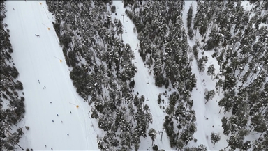 Sarıkamış Kayak Merkezi, kristal karıyla kayakseverleri ağırlıyor