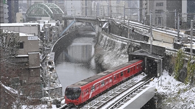 Japonya’nın başkenti Tokyo’da yılın ilk karı yağdı