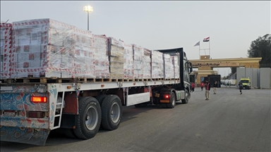 Gazze’ye insani yardım yüklü tırların geçişi sürüyor