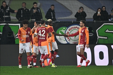 Galatasaray, Rize'de 3 puanı 3 golle aldı