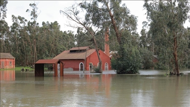 Portekiz'de sel nedeniyle cadde ve sokaklar su altında kaldı