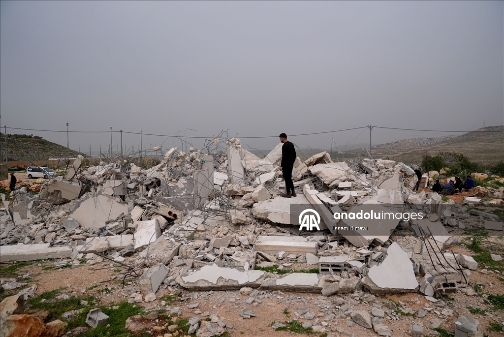 İsrail ordusu, Batı Şeria'da Filistinlilere ait bir ev ile tarım tesisini yıktı