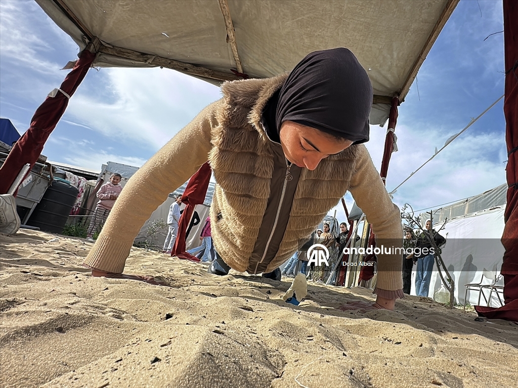 Gazzeli boksörler spor salonu ekipman eksikliğine rağmen antrenmanlarını sürdürüyor