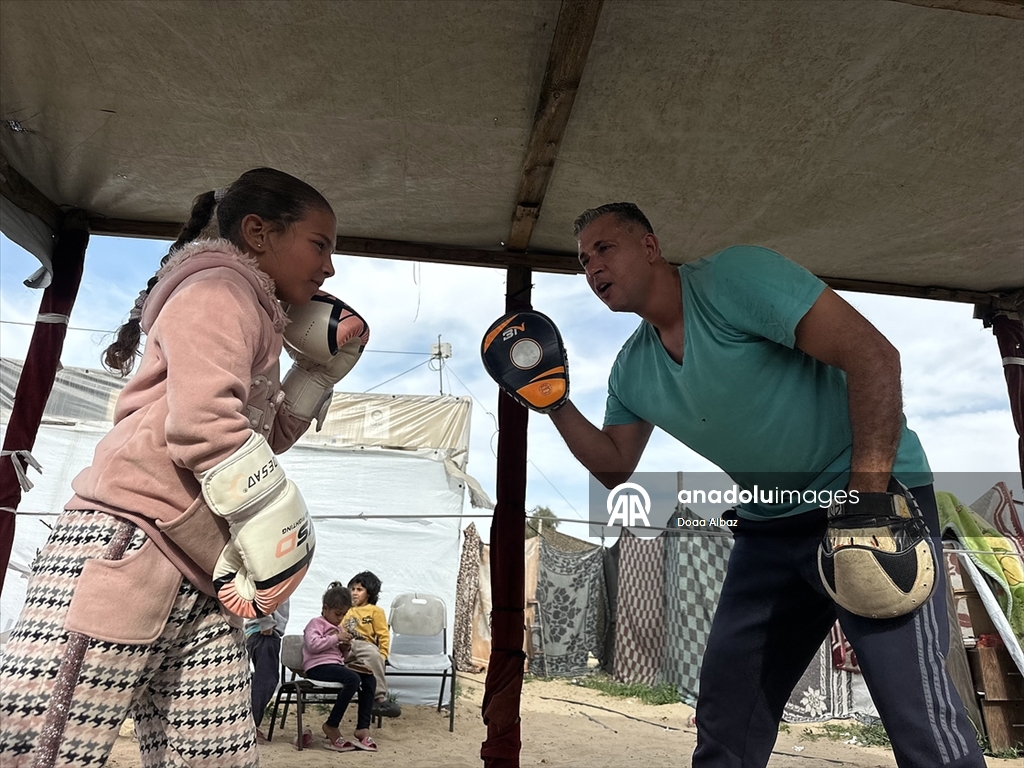 Gazzeli boksörler spor salonu ekipman eksikliğine rağmen antrenmanlarını sürdürüyor
