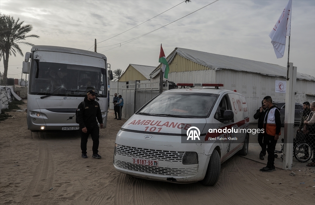Gazze'de bir grup hasta daha Refah Sınır Kapısı'ndan tahliye edilmek üzere yola çıktı