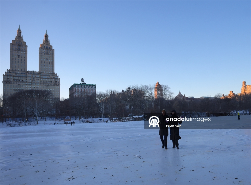 New York’ta dondurucu soğuklara rağmen günlük yaşam devam etti