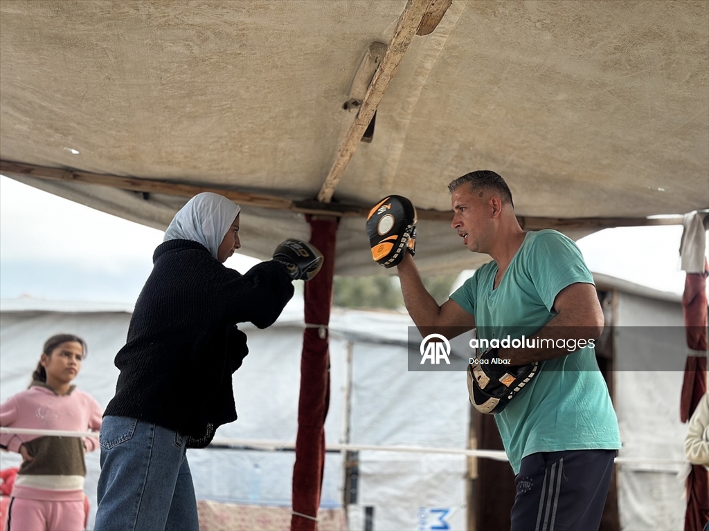 Gazzeli boksörler spor salonu ekipman eksikliğine rağmen antrenmanlarını sürdürüyor