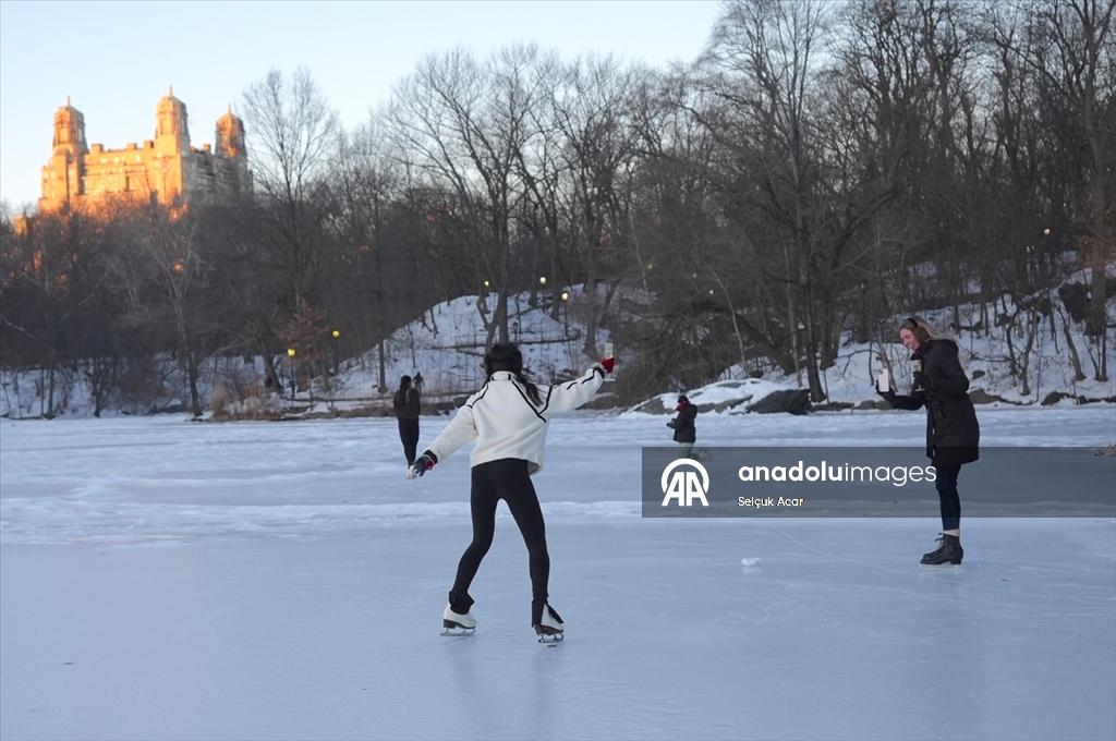 New York’ta dondurucu soğuklara rağmen günlük yaşam devam etti