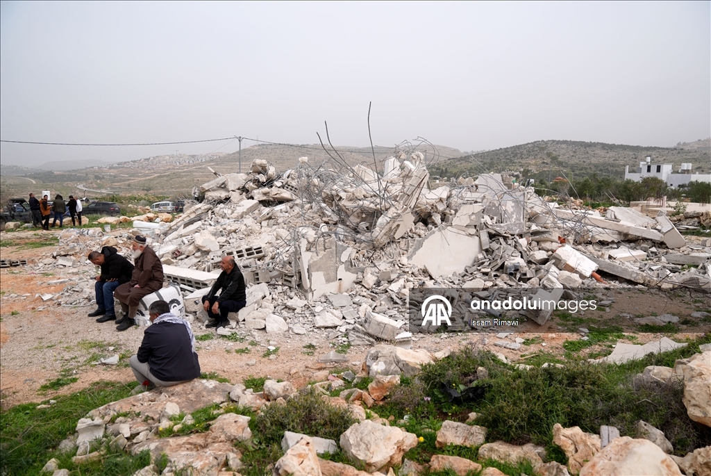 İsrail ordusu, Batı Şeria'da Filistinlilere ait bir ev ile tarım tesisini yıktı