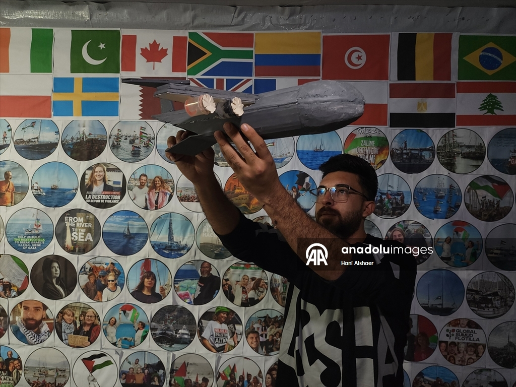 Filistinli üç genç İsrail'in Gazze'ye saldırılarını ve savaş sürecini maketlerle canlandırdı