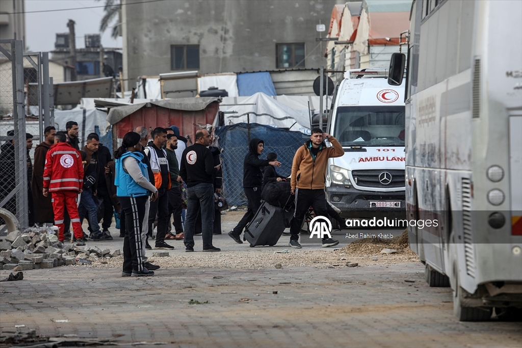 Gazze'de bir grup hasta daha Refah Sınır Kapısı'ndan tahliye edilmek üzere yola çıktı