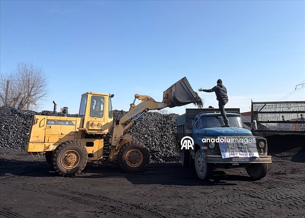 Турецкий фонд İHH распределил 480 тонн угля в Кыргызстане и Казахстане