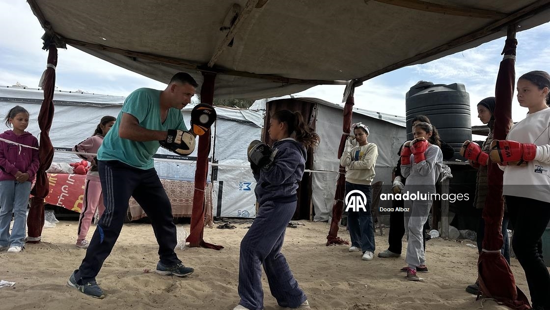 Gazzeli boksörler spor salonu ekipman eksikliğine rağmen antrenmanlarını sürdürüyor