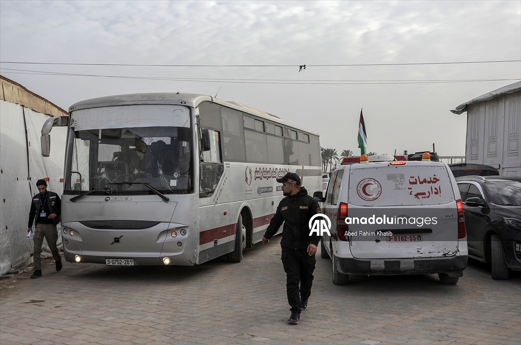 Gazze'de bir grup hasta daha Refah Sınır Kapısı'ndan tahliye edilmek üzere yola çıktı