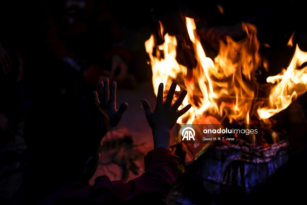 Gazze’nin Cibaliya el-Nezle beldesinde enkaz ve çöp yığınları arasında günlük yaşam