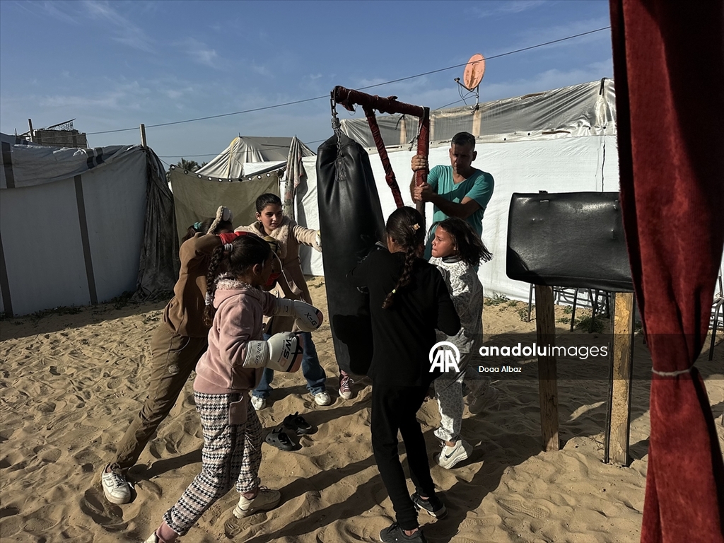 Gazzeli boksörler spor salonu ekipman eksikliğine rağmen antrenmanlarını sürdürüyor