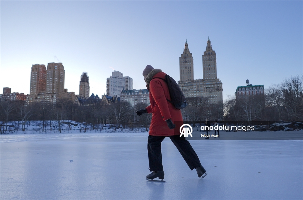 New York’ta dondurucu soğuklara rağmen günlük yaşam devam etti