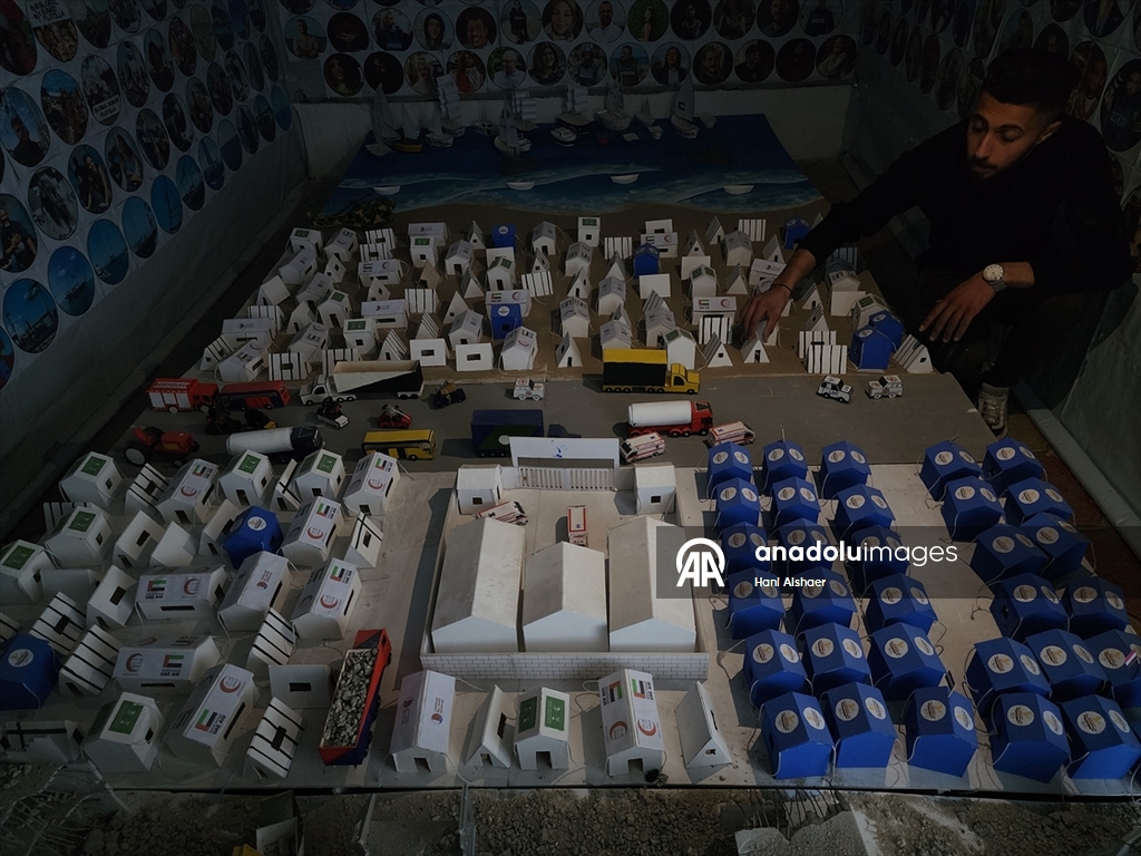 Filistinli üç genç İsrail'in Gazze'ye saldırılarını ve savaş sürecini maketlerle canlandırdı