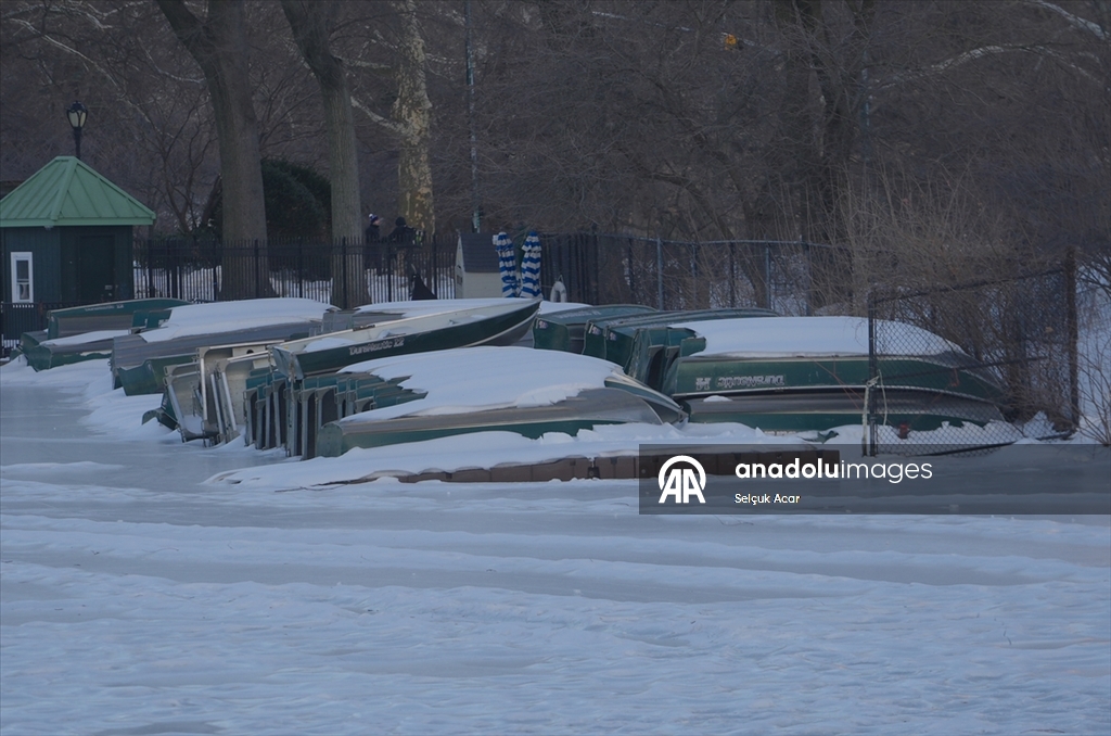 New York’ta dondurucu soğuklara rağmen günlük yaşam devam etti