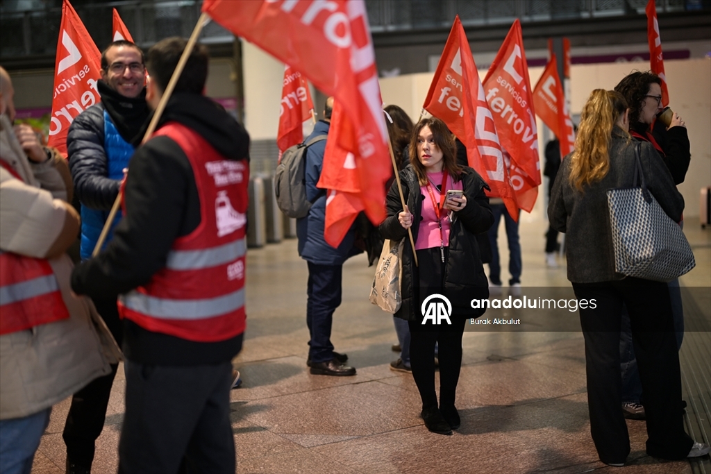 İspanya'da makinistler demiryollarının güvenliği talebiyle greve gitti