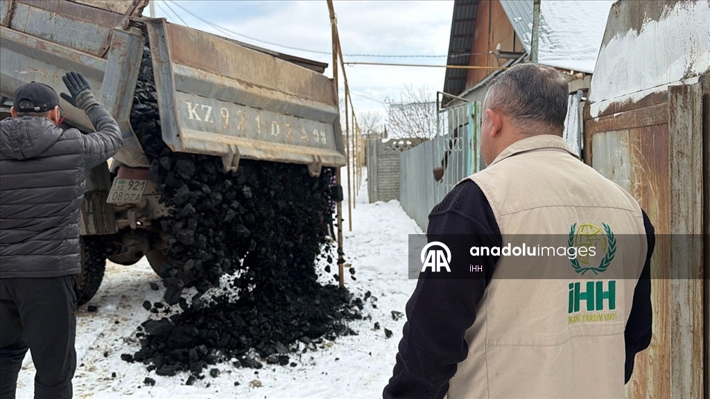Турецкий фонд İHH распределил 480 тонн угля в Кыргызстане и Казахстане