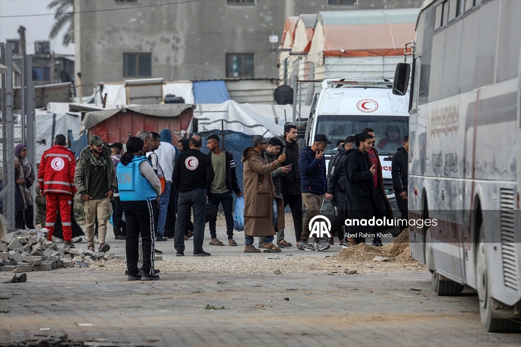 Gazze'de bir grup hasta daha Refah Sınır Kapısı'ndan tahliye edilmek üzere yola çıktı