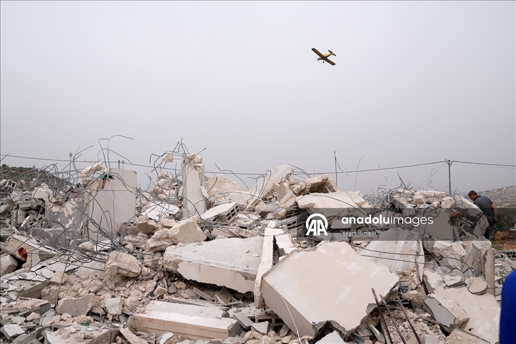 İsrail ordusu, Batı Şeria'da Filistinlilere ait bir ev ile tarım tesisini yıktı