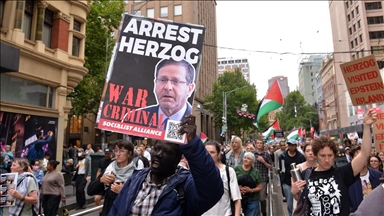 Melbourne’de Herzog’un ziyareti protesto edildi