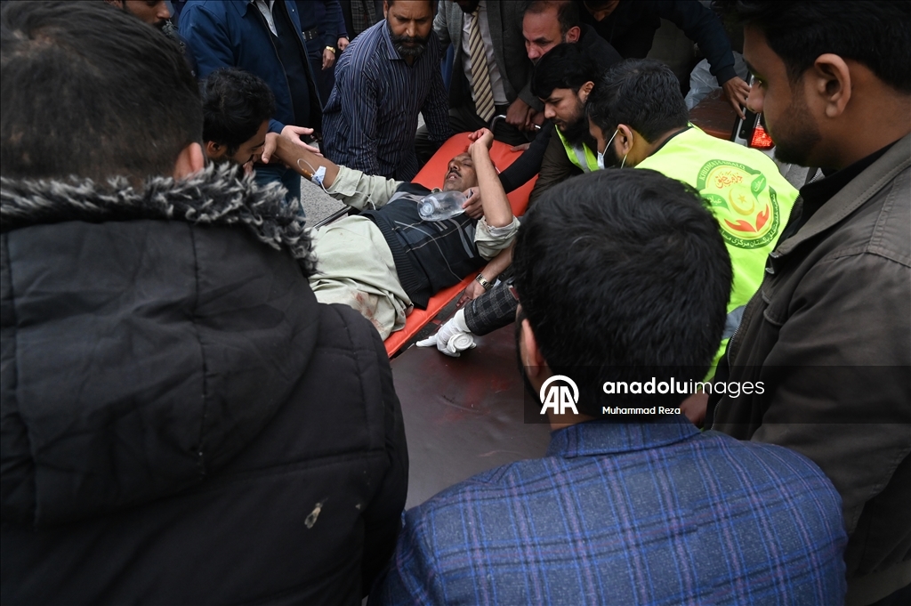 Число жертв взрыва в мечети в Пакистане достигло 38