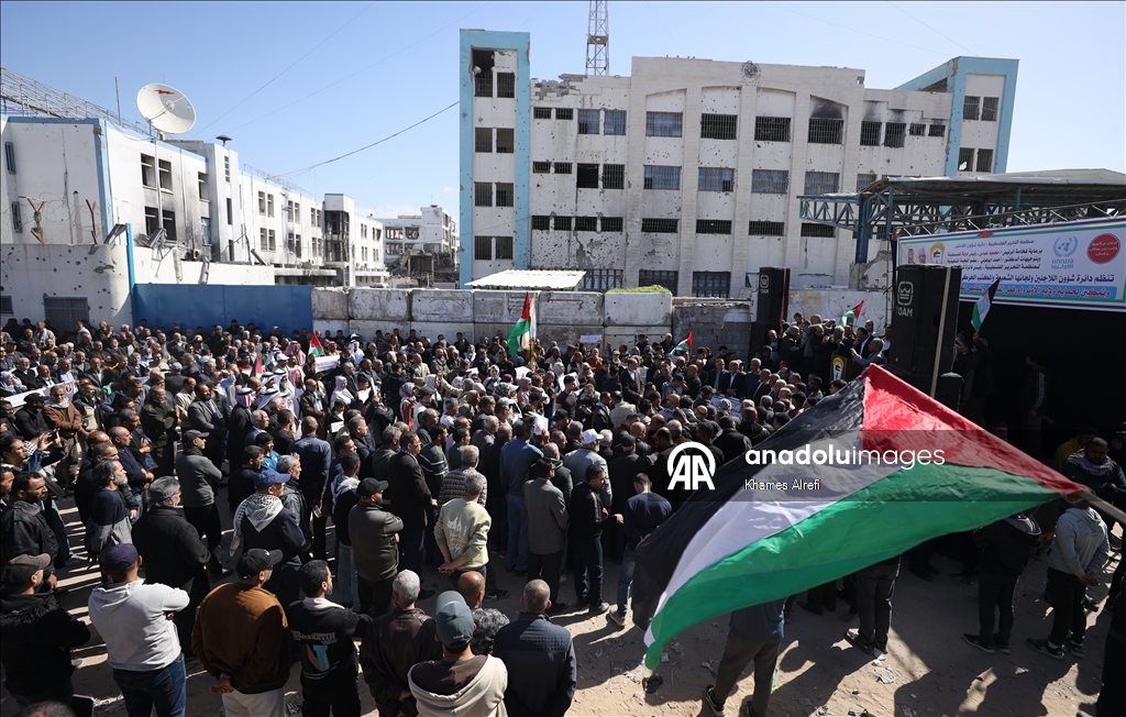 غزة.. وقفة احتجاجية أمام مقر "الأونروا" رفضا لمحاولات إنهاء دورها