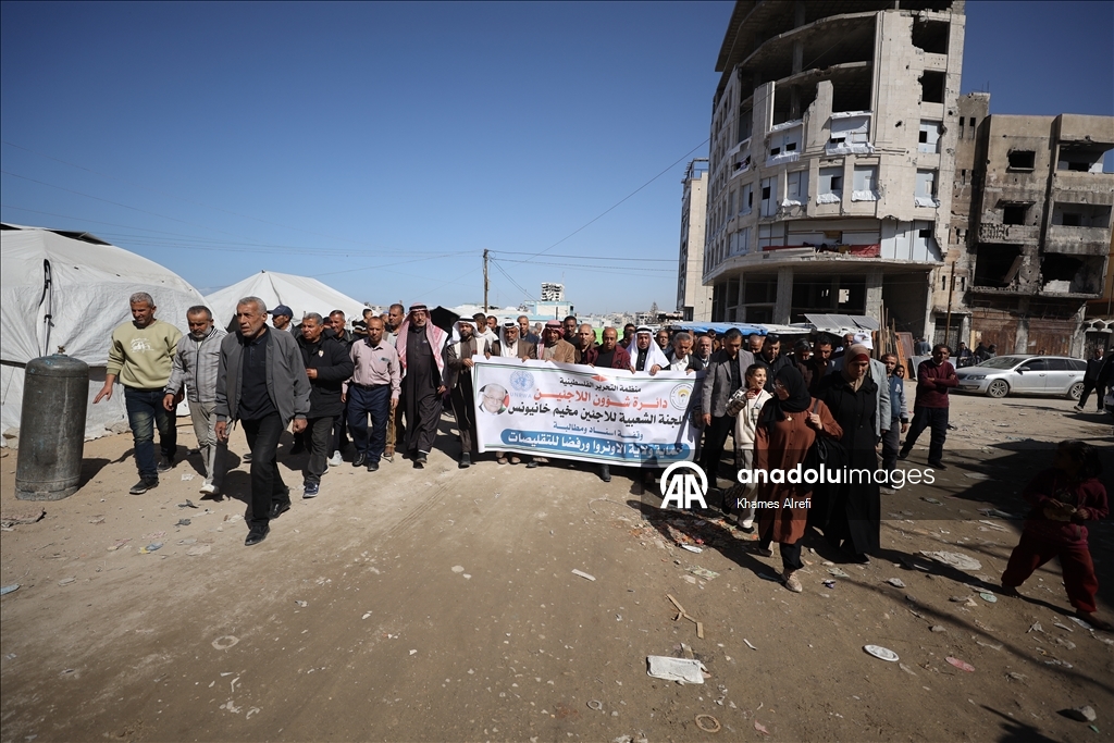 غزة.. وقفة احتجاجية أمام مقر "الأونروا" رفضا لمحاولات إنهاء دورها