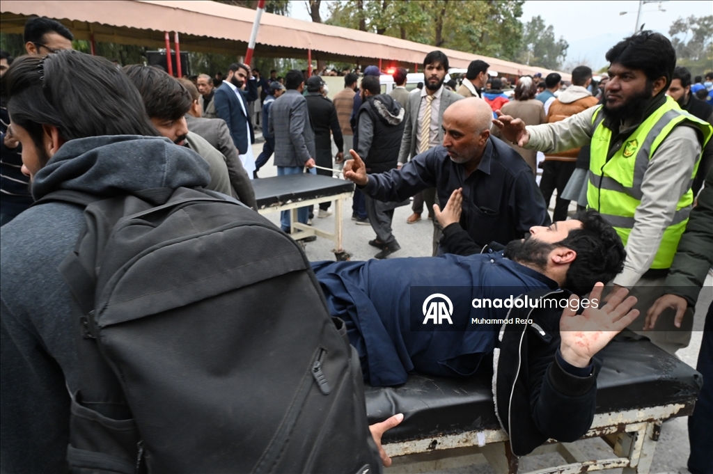 Число жертв взрыва в мечети в Пакистане достигло 38