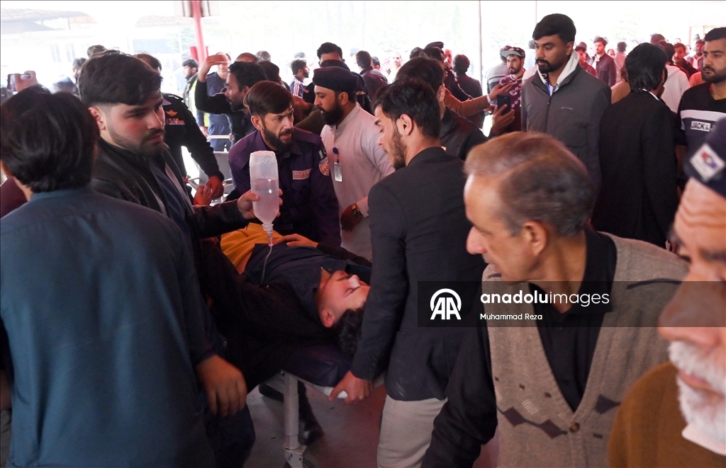 Число жертв взрыва в мечети в Пакистане достигло 38