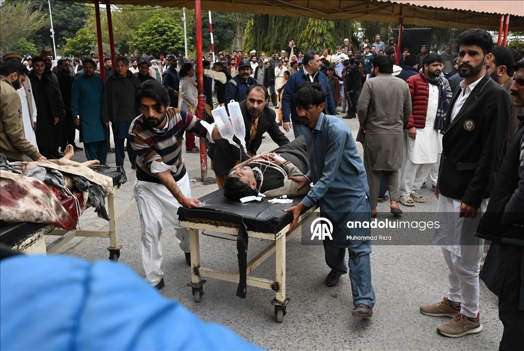 Число жертв взрыва в мечети в Пакистане достигло 38