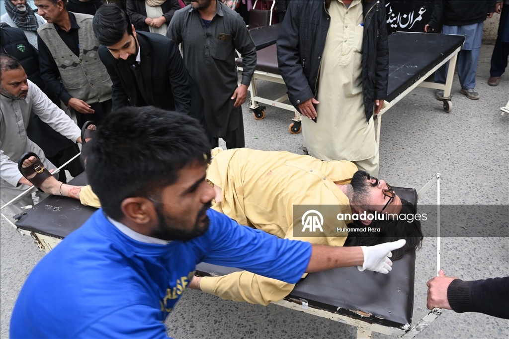 Число жертв взрыва в мечети в Пакистане достигло 38