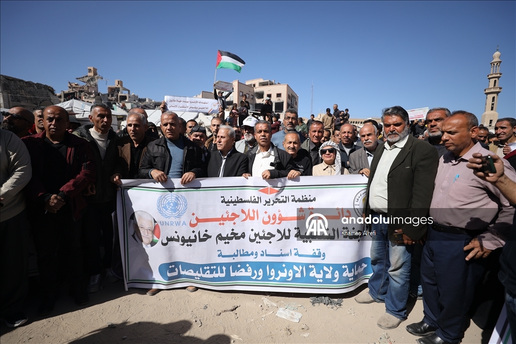 غزة.. وقفة احتجاجية أمام مقر "الأونروا" رفضا لمحاولات إنهاء دورها