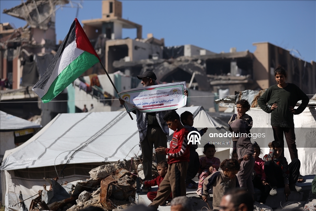 غزة.. وقفة احتجاجية أمام مقر "الأونروا" رفضا لمحاولات إنهاء دورها
